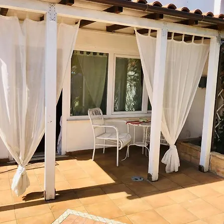 Casa Melissa Fregene Airport Apartment *