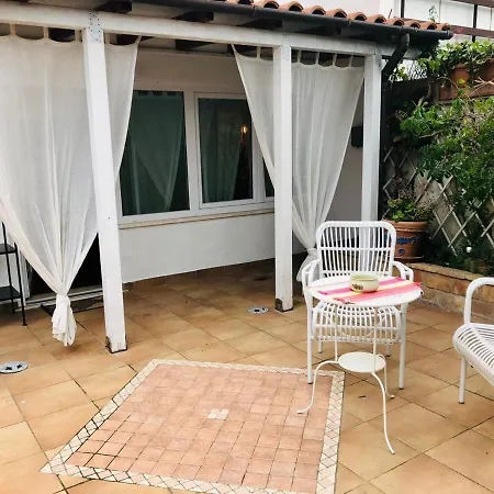Casa Melissa Fregene Airport Apartment *