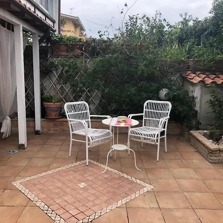 Casa Melissa Fregene Airport Apartment *